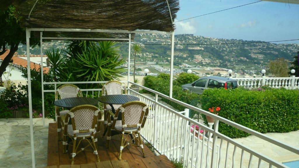 Auberge Villa Montaleigne サン・ローラン・デュ・ヴァール エクステリア 写真